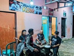 Upaya Anggota Polsek Batujaya Himbau Masyarakat Desa Batujaya melalui kegiatan Ngawangkong