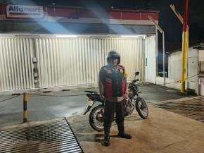 Anggota Polsek Batujaya melaksanakan Patroli Prekat serta Cegah Pencurian dan Pembobolan di Minimarket