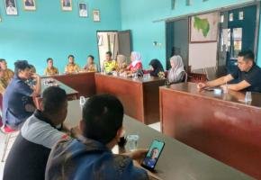 Bhabinkamtibmas Polsek Tegalwaru Giat Monitoring Pelaksanaan Penetapan Anggota BPD di Desa Cintalanggeng