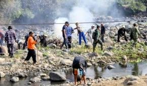 Gotong Royong Bersihkan Leuwidingding, Warga Bersiap Sambut Pembangunan Jembatan Baru