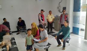 Kanit Sabhara Polsek Batujaya bersama Anggotanya Sambangi Scurity Bank BRI Unit Batujaya di Siang Hari
