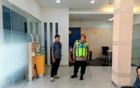 Cegah GU Kamtibmas di Bank Mandiri Unit Batujaya, Anggota Polsek Batujaya Tingkat Patroli Prekat