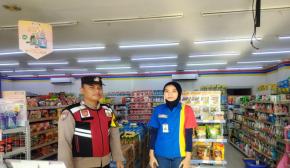 Giat Anggota Patroli Perekat Supermarket Indomaret Gempol Guna Antisipasi Kejahatan