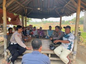 Personil Polsek Kotabaru Laksanakan Jumat Curhat Bersama Masyarakat