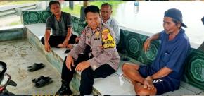 Personil Polsek Rengasdengklok, Sosialisasikan Pencegahan Tindak Pidana Perdagangan Orang (TPPO)