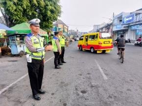 Upaya Satlantas Polresta Karawang Laksanakan Gatur Pagi Guna Cegah Kemacetan Kendaraan hingga Laka Lantas