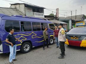 Patroli Polsek Kotabaru Sambangi Pangkalan Angkutan Umum Berdialogis Dengan Calo