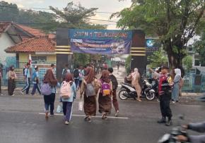 Aipda Naan Anggota Polisi Polsek Telagasari Getol Melakukan Pelayanan Gatur Pagi