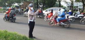 Upaya Jaga Kelancaran Jalan Raya, Satlantas Polres Karawang Konsisten Menggelar Pengaturan Arus Lalu Lintas