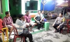 Sambang Perumahan, Personil Polsek Klari Ajak Warga Aktif Ronda Malam