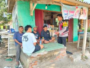Anggota Polsek Batujaya Himbau Masyarakat Desa Segarjaya untuk menjaga Kamtibmas