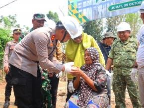 Kapolres Subang Bedah Rumah Ibu Datem, Wujud Nyata Polisi Bersama Masyarakat