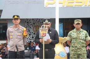 Jelang Nataru, Bupati Garut Didampingi Kapolres Beserta Dandim 0611/Garut Pimpin Apel Gelar Pasukan Operasi Ketupat Lodaya 2025