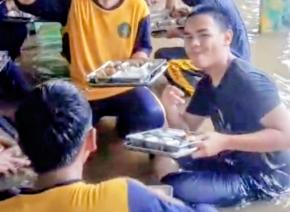 Ketika Sekolah Kebanjiran, Makan Bergizi Gratis di SMPN 4 Cikarang Barat Terganggu