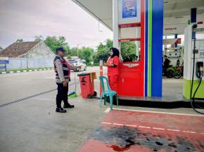 Rutin Laksanakan Patroli di objek vital, Polisi Polsek Tempuran sampaikan pesan kamtibmas ke karyawan.