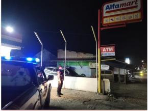 Polsek Pangkalan Pantau Situasi Keamanan Minimarket dengan Laksanakan Patroli Prekat