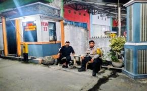 Polsek Telukjambe Gelar Patroli Prekat, Ajak Security Perumnas BTJ Jaga Kamtibmas di Lingkungan Komplek