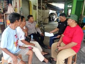 Bhabinkamtibmas Polsek Klari Gelar Silaturahmi Kamtibmas, Ngawangkong Bersama Sekdes dan Warga Desa Cibalongsari