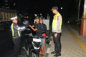 PIMPIN LANGSUNG KRYD, KAPOLRES SUBANG SISIR TITIK RAWAN DAN AMANKAN 22 BARANG BUKTI PELANGGARAN LALU LINTAS
