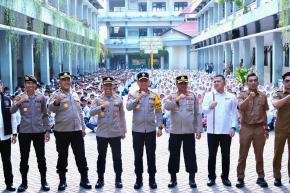 Cegah Bullying dan Kenakalan Remaja, Wakapolda NTB Sambangi SMPN 6 Mataram