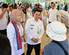 Pj. Sekretaris Daerah Kabupaten Bekasi Ida Farida Hadiri Acara Berkolaborasi Terus Melayani (BOTRAM) yang Digelar di Kelurahan Setia Asih Kecamatan Tarumajaya
