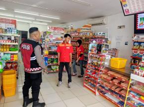 Upaya Rutin Dilaksanakan Anggota Polsek Tempuran Polres Karawang, Patroli Ke pertokoan Wilayah hukumnya Antisipasi Guan Kamtibmas.