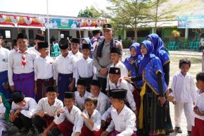 Wakapolda NTB Pimpin Upacara Hari Santri Nasional di Bima, Tegaskan Santri Garda Terdepan Jaga NKRI