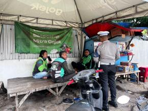 Upaya Polantas di Karawang, Serukan Keselamatan Berkendara Kepada Driver Ojol