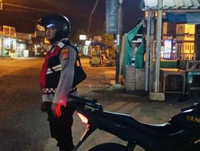 Aipda Abdul Rahman Prekat Polsek Banyusari Giat Patroli Jalan Raya Antisipasi Kejahatan