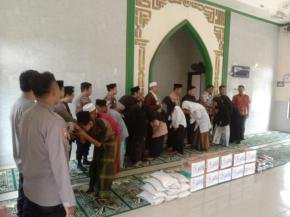 Polsek Kotabaru Menggelar Bakti Sosial Bertajuk Jumat Berkah ke Pondok Pesantren