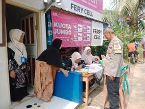 Bhabinkamtibmas Polsek Klari Sambangi Kader Posyandu Anggrek 5 dan Sampaikan Pesan Kamtibmas