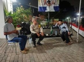 Monitoring Kamtibmas, Bhabinkamtibmas Laksanakan Giat Sambang Dialogis ke Kantor Desa Telukjambe