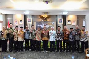 Kabupaten Kuningan Menjadi Tuan Rumah Pelaksanaan Rakor Perkuat Sinergi, Setker Kunci Bersama Teken Kesepakatan Bersama Dan dapat Arahan Dari Pimpinan KPK