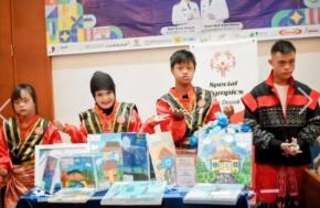 Berbagai Karya Lukisan Hingga Kain Batik Dipamerkan pada Momen Peringatan Hari Disabilitas Internasional 2025