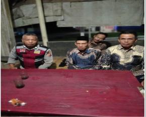 Bhabinkamtibmas Polsek Tegalwaru Giat Ngawangkong Bareng Warga Desa Mekarbuana