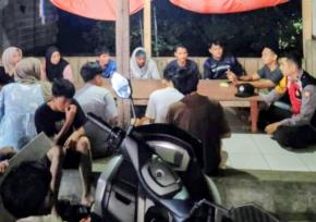 Ajak Peduli Kamtibmas Jadi Topik Sambang Warga Bhabinkamtibmas Polsek Tegalwaru