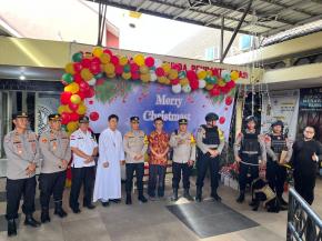 Polres Subang Laksanakan Pengecekan dan Sterilisasi Gereja Jelang Natal 2025 dan Tahun Baru 2026