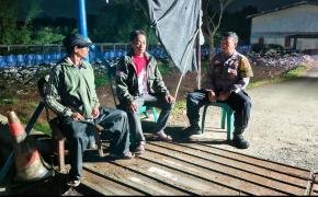 Bhabinkamtibmas Polsek Telukjambe Timur Gaungkan Sosialisasi Call Center Polri 110 Kepada Masyarakat