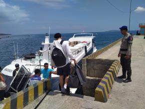 Jaga Laut, Dekati Masyarakat: Aksi Humanis Polairud Polda NTB di Perairan Lombok Utara