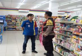 Aipda Abdul Rahman Giat Patroli Perekat Supermarket Indomaret Gempol Guna Antisipasi Kejahatan