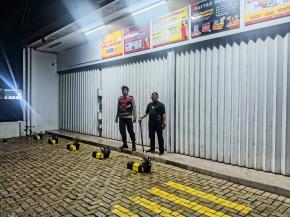 Anggota Polsek Batujaya Tingkatkan Patroli Prekat guna Ciptakan Keamanan di Minimarket