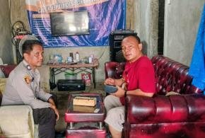 Jaga Kondusifitas Lingkungan, Personil Polsek Cikampek Sambang Kades
