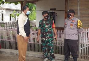 Bhabinkamtibmas Polsek cibuaya bersinergitas dengan TNI Gencarka Edukasi Masyarakat terkait Kamtibmas