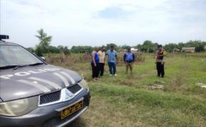 Sinergitas Polri Bersama Warga Desa Gempol Melaksanakan Penanaman Pohon Jagung