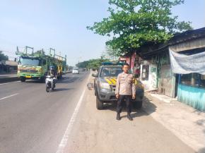 Cegah Guantibmas di Sore Hari Polsek Kotabaru Lakukan Patroli di Jalur Pantura