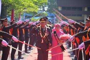 Polda Jabar Gelar Upacara Wisuda Purnabakti Brigjen Pol. Rinto Prastowo, S.I.K., M.H.