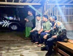 Bhabinkamtibmas Ikut Serta Dalam Giat Ronda Bersama Warga