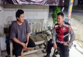 Polsek Banyusari Melaksanakan Sosialisasikan Bahaya Judi Online Kepada Masyarakat