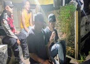 Bhabinkamtibmas Polsek Tegalwaru Ngobrol Santai Bareng Warga Kampung Bakan Harendong Ajak Waspada