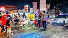 Malam Minggu Polsek Kotabaru Gatur Lalin Cegah Terjadinya Kepadatan Arus Lalin